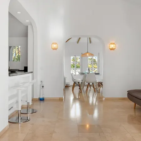 Vivi Homes - Casa Blanca - Private Pool - Big Garden - Terras Villa Estepona