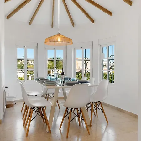 Vivi Homes - Casa Blanca - Private Pool - Big Garden - Terras Villa Estepona