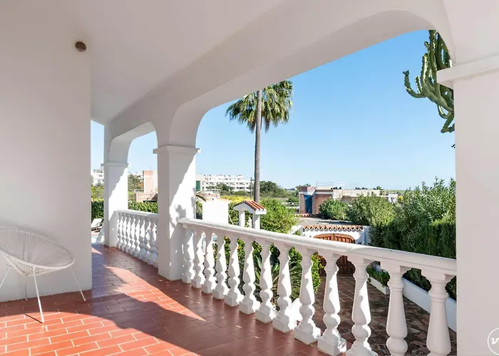 Vivi Homes - Casa Blanca Villa