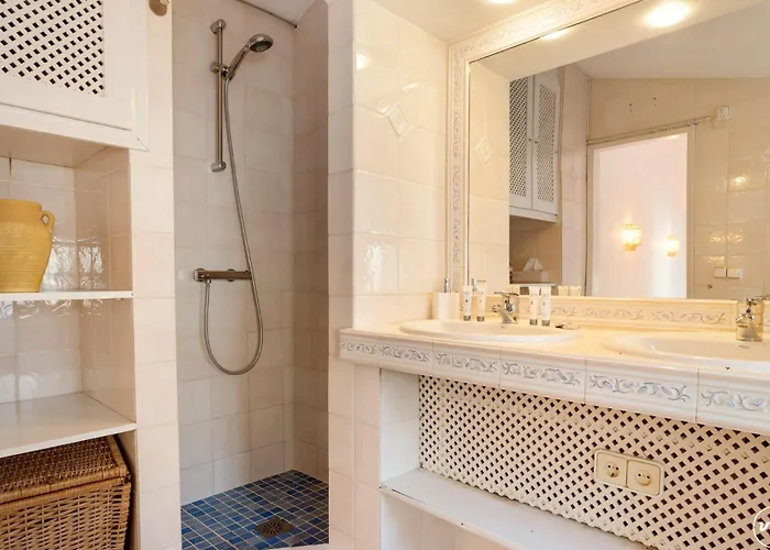 Vivi Homes - Casa Blanca Villa