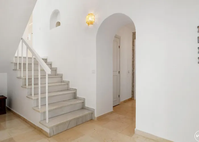 Vivi Homes - Casa Blanca - Private Pool - Big Garden - Jacuzzi - Terras * Estepona