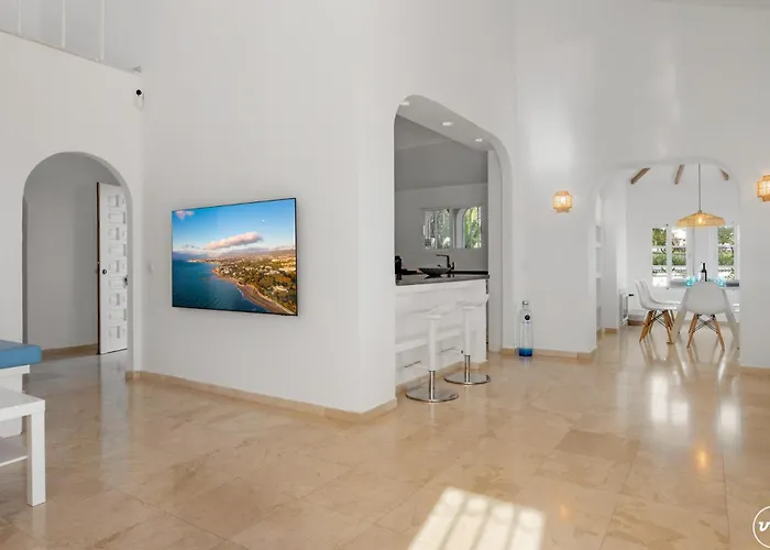 Villa Vivi Homes - Casa Blanca - Private Pool - Big Garden - Jacuzzi - Terras *