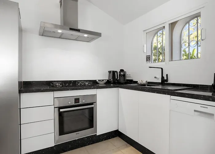 Vivi Homes - Casa Blanca Villa