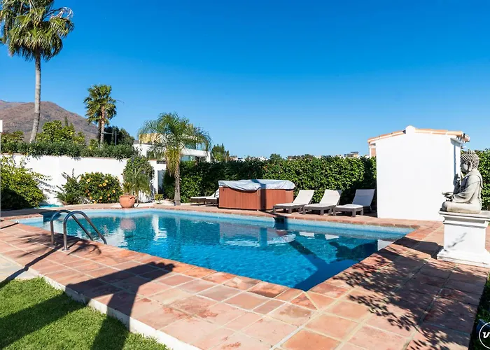 Villa Vivi Homes - Casa Blanca - Private Pool - Big Garden - Jacuzzi - Terras