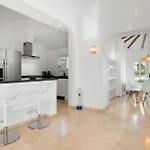 Villa Vivi Homes - Casa Blanca - Private Pool - Big Garden - Jacuzzi - Terras Estepona