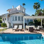 Vivi Homes - Casa Blanca - Private Pool - Big Garden - Jacuzzi - Terras Estepona