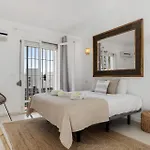 Vivi Homes - Casa Blanca - Private Pool - Big Garden - Jacuzzi - Terras Estepona